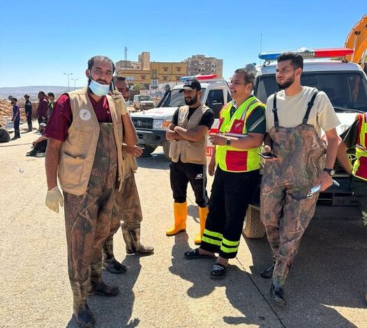 فريق الطوارئ بغرفة عمليات الادارة العامة لتنسيق العمل من منطقة الميناء