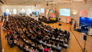 فنني غسيل الكلى يشاركون بأوراق بحثية في المؤتمر الأوروبي الثالث والخمسين لفنيي غسيل الكلى